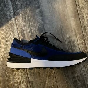Size 10 men Nike waffle one